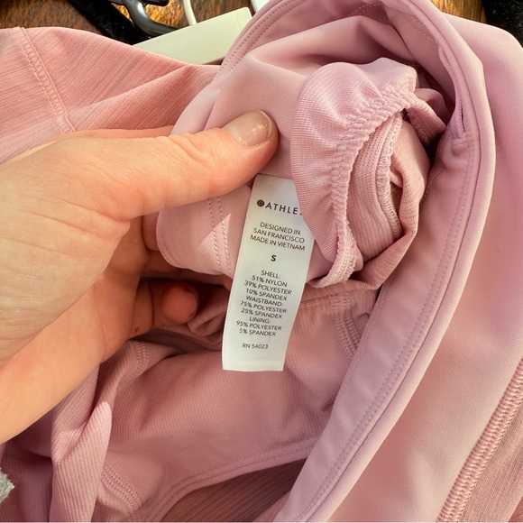 Athleta Womens Run With It Textured 3.5” Shorts size small - Picture 6 of 6